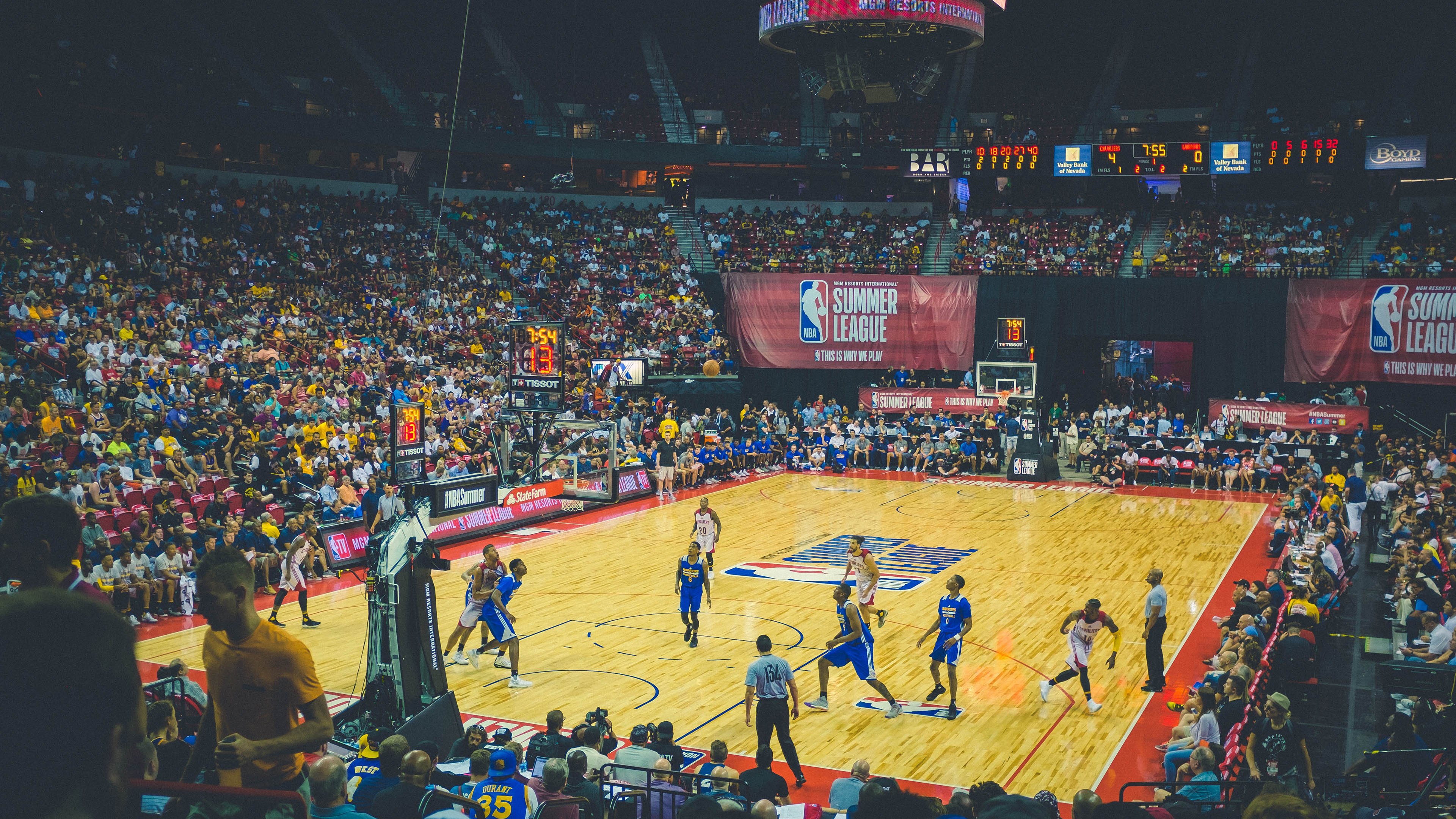 世界杯与奥运足球对比报道：两大赛事对足球发展路径各有侧重