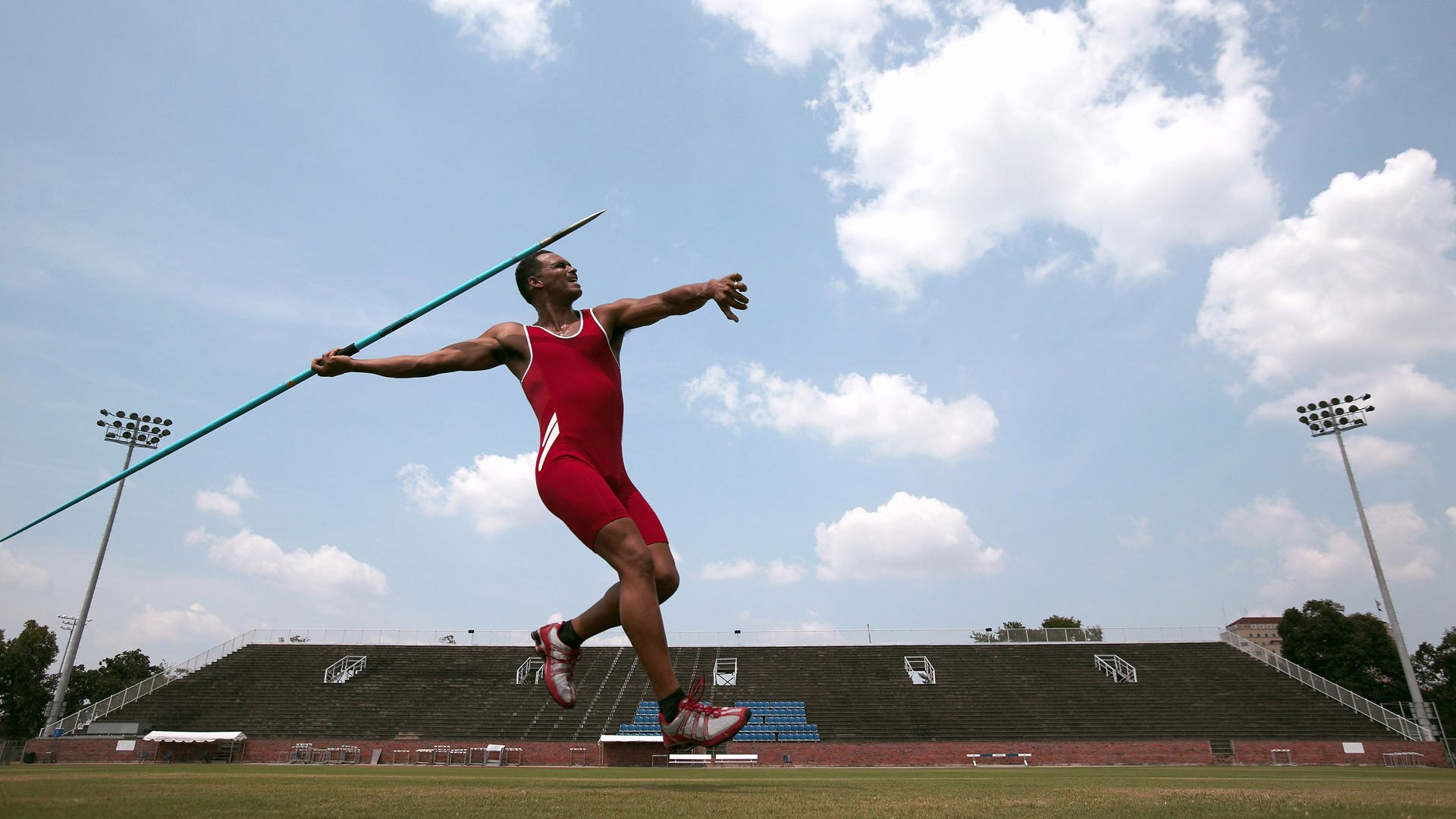 这一刻全世界认识他，这一刻整个世界都安静了